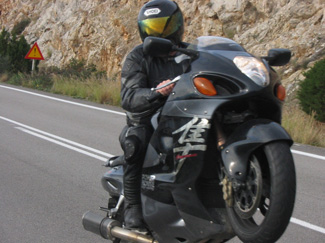 Suzuki_Hayabusa_wheelies_03.jpg