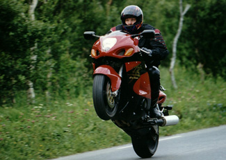 Suzuki_Hayabusa_wheelies_05.jpg