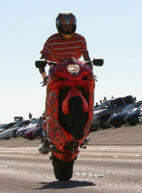 Suzuki_Hayabusa_wheelies_07.jpg