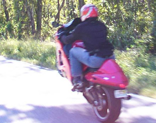 Suzuki_Hayabusa_wheelies_08.jpg