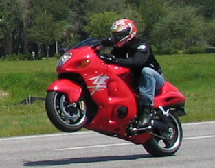 Suzuki_Hayabusa_wheelies_09.jpg