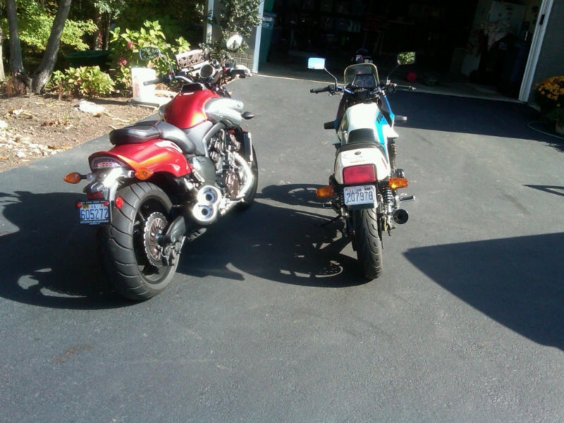 vmax and suzuki 1100 10 2010.JPG