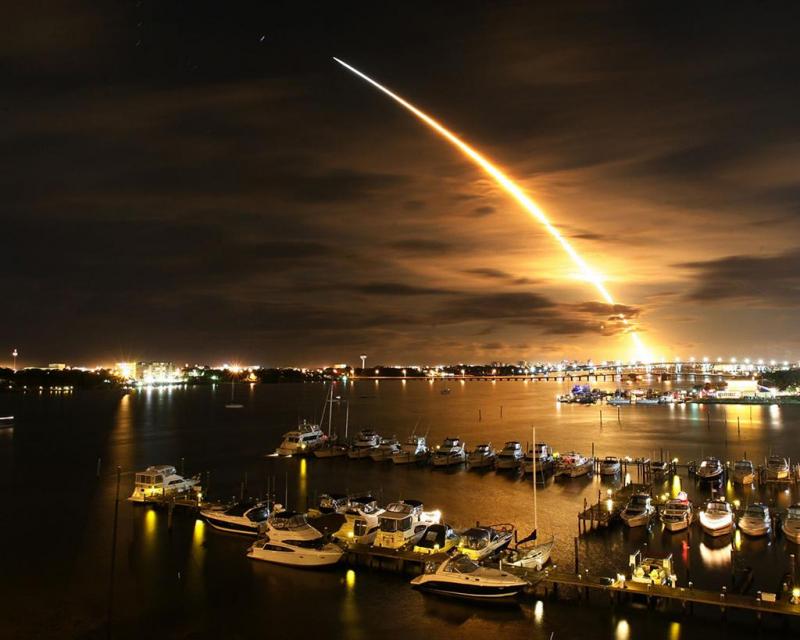 ws_Rocket_launch_night_1280x1024.jpg